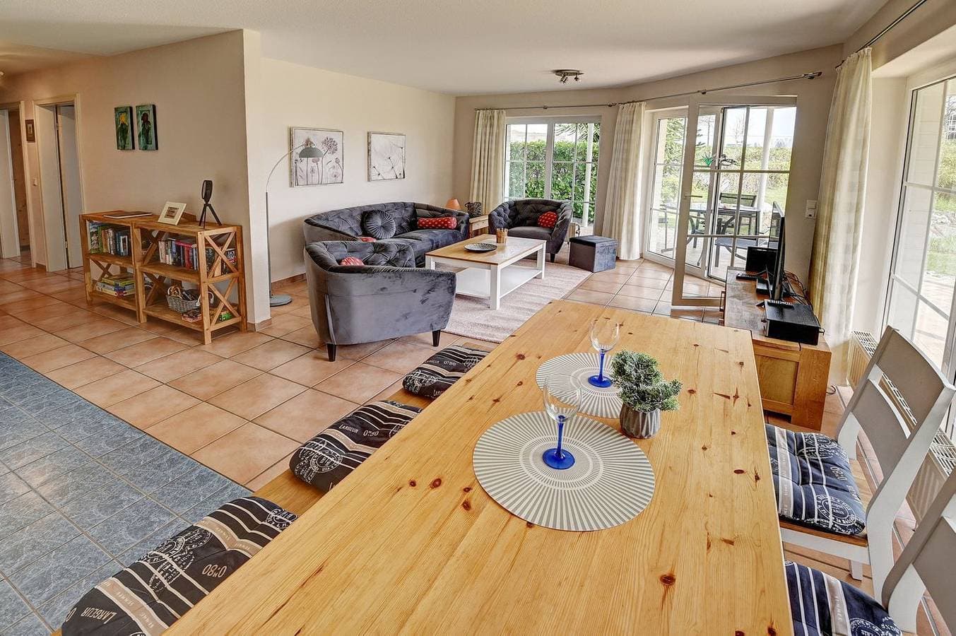 Foto 2 von 24: Am Strand (App. 3) - elegantes Apartment für möblierte Kurzzeitmiete