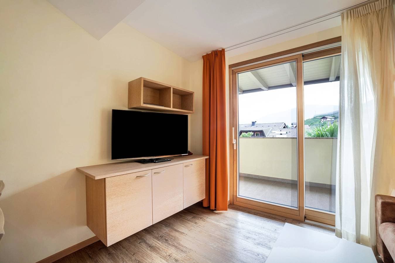 Foto 2 von 21: Ferienwohnung "Mignon 11" mit Bergblick, gemeinsamem beheizten Innenpool und WLAN