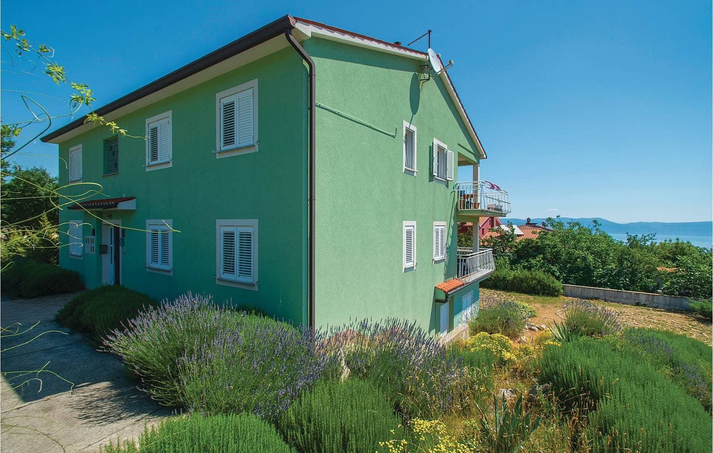 Apartment am Meer mit Terrasse, WLAN und Parkplatz – 2 km von Duga Luka entfernt 1
