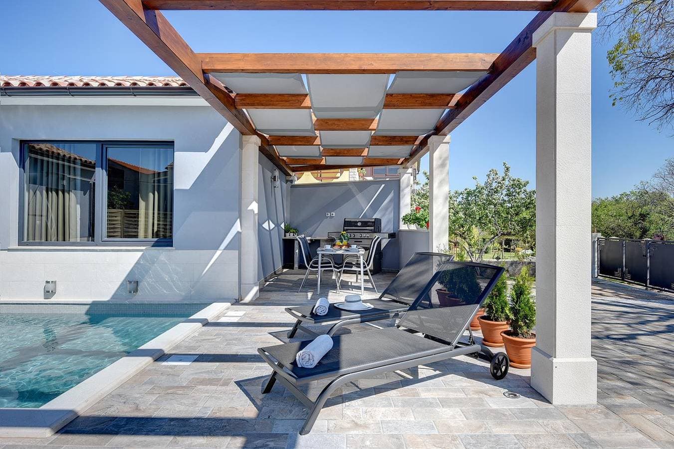 Foto 4 von 26: Herrliche Villa mit privatem Pool, WLAN, Klima, Sonnenterrasse, Liegen und Grill