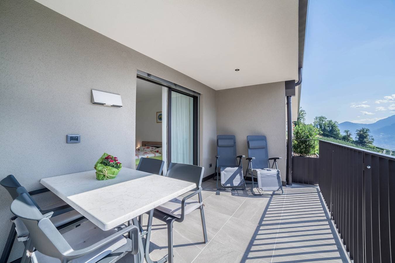 Foto 13 von 25: Ferienwohnung 'Panoramawohnung Bergerweg' mit Bergblick, WLAN und Terrasse