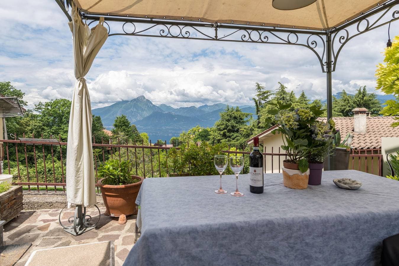 Foto 3 von 37: Ferienwohnung in San Zeno mit schönem Blick auf den See