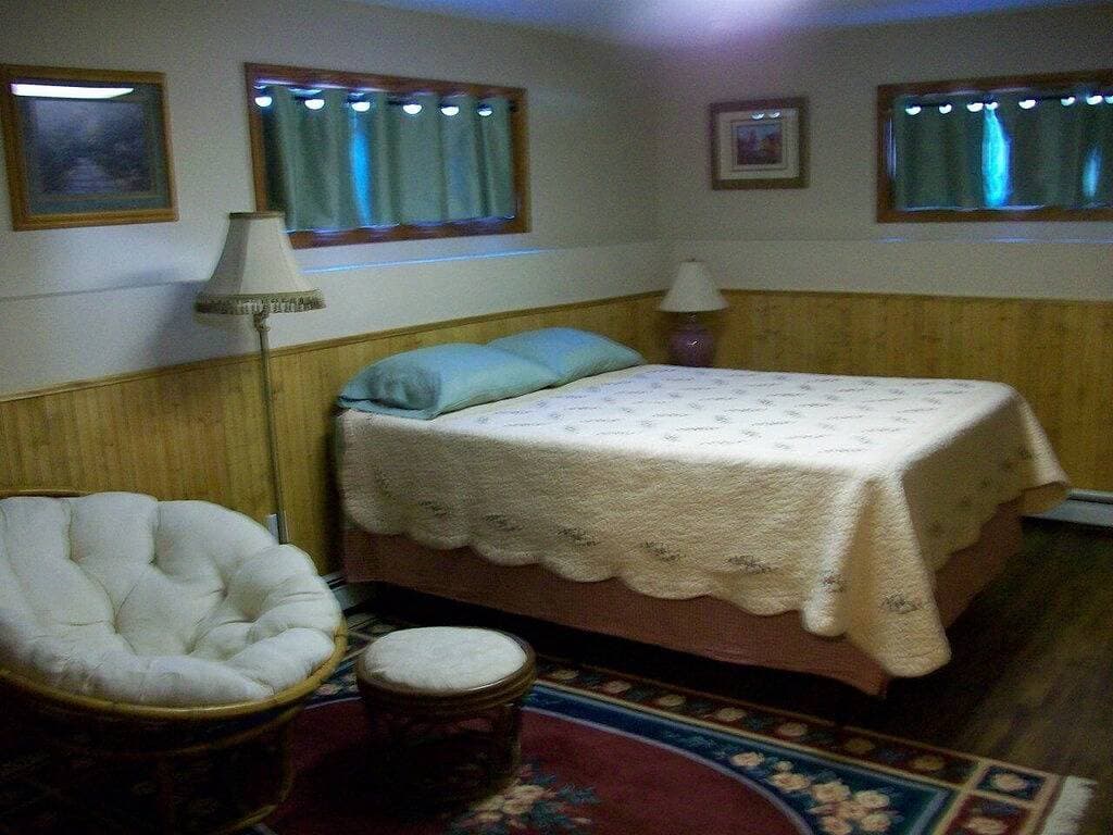 Foto 12 von 32: Beautiful, spacious 3 Br, 2Ba home, close to everything the Up has to offer!