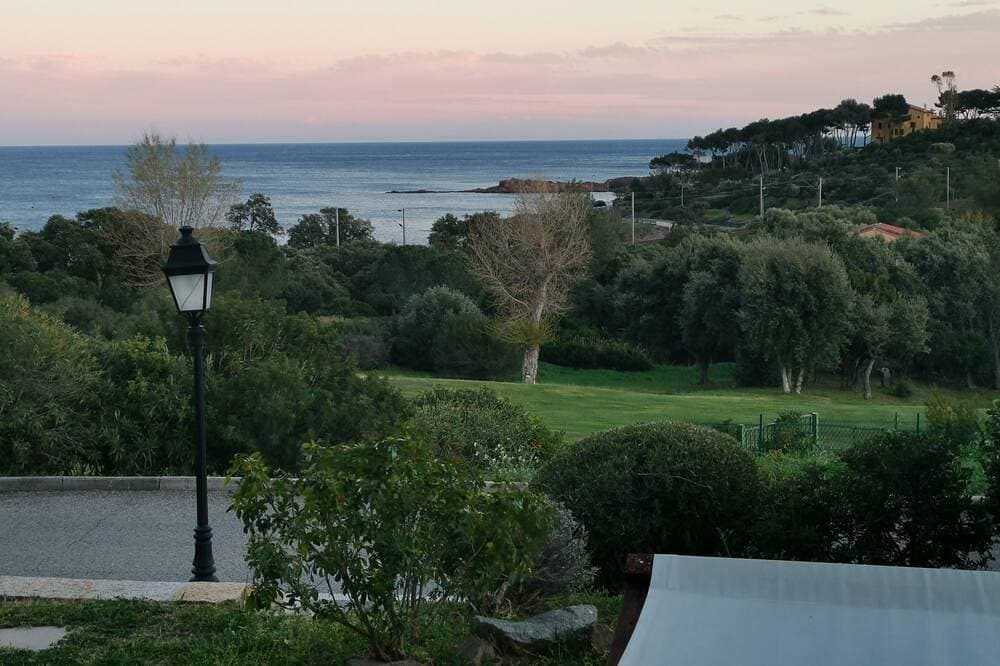 Foto 11 von 30: Exceptional Sea View - Jacuzzi - Garden - Air conditioning - Fiber at Cap Esterel