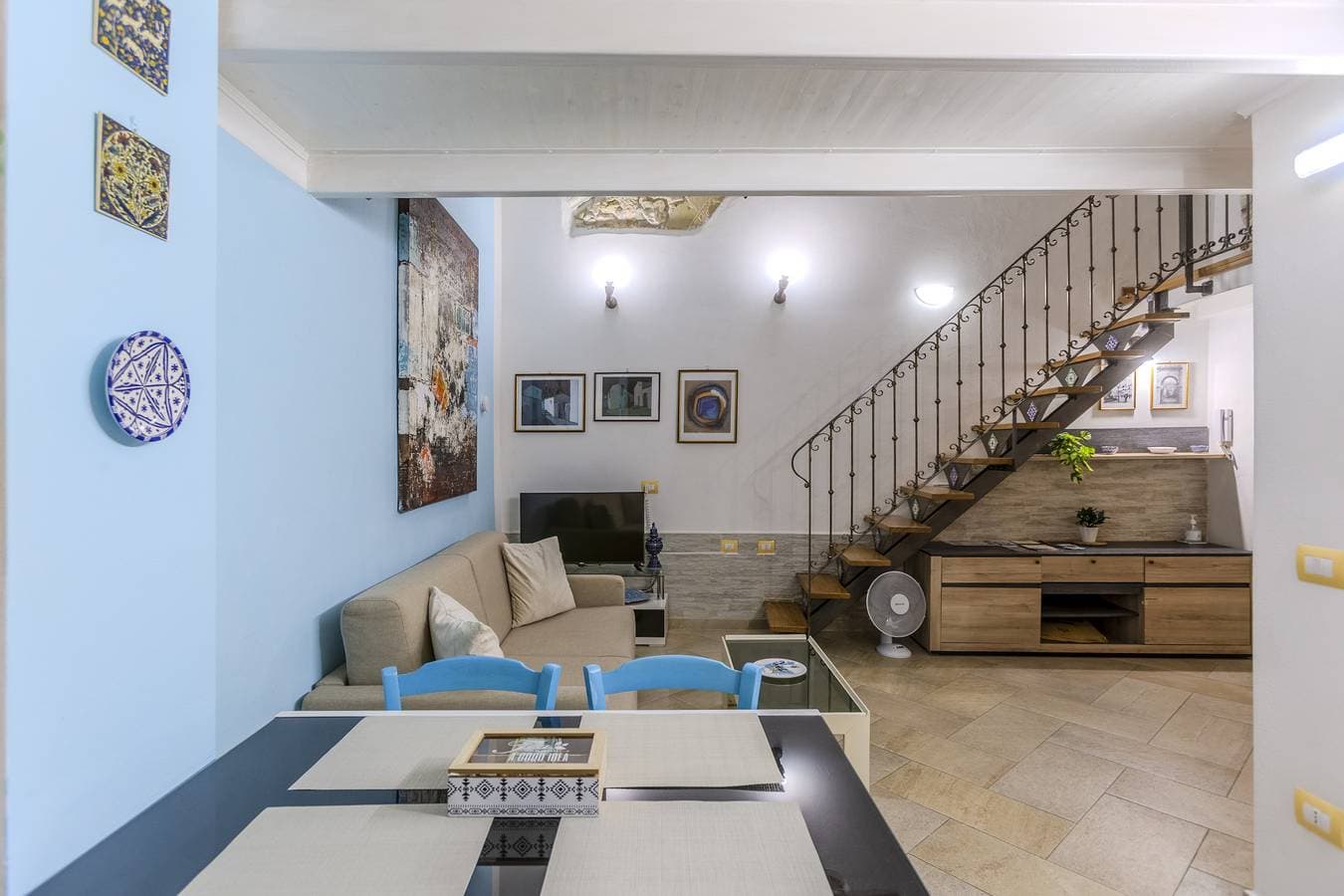 Foto 9 von 19: Castle Hill Loft – Heart of Cagliari Old Town