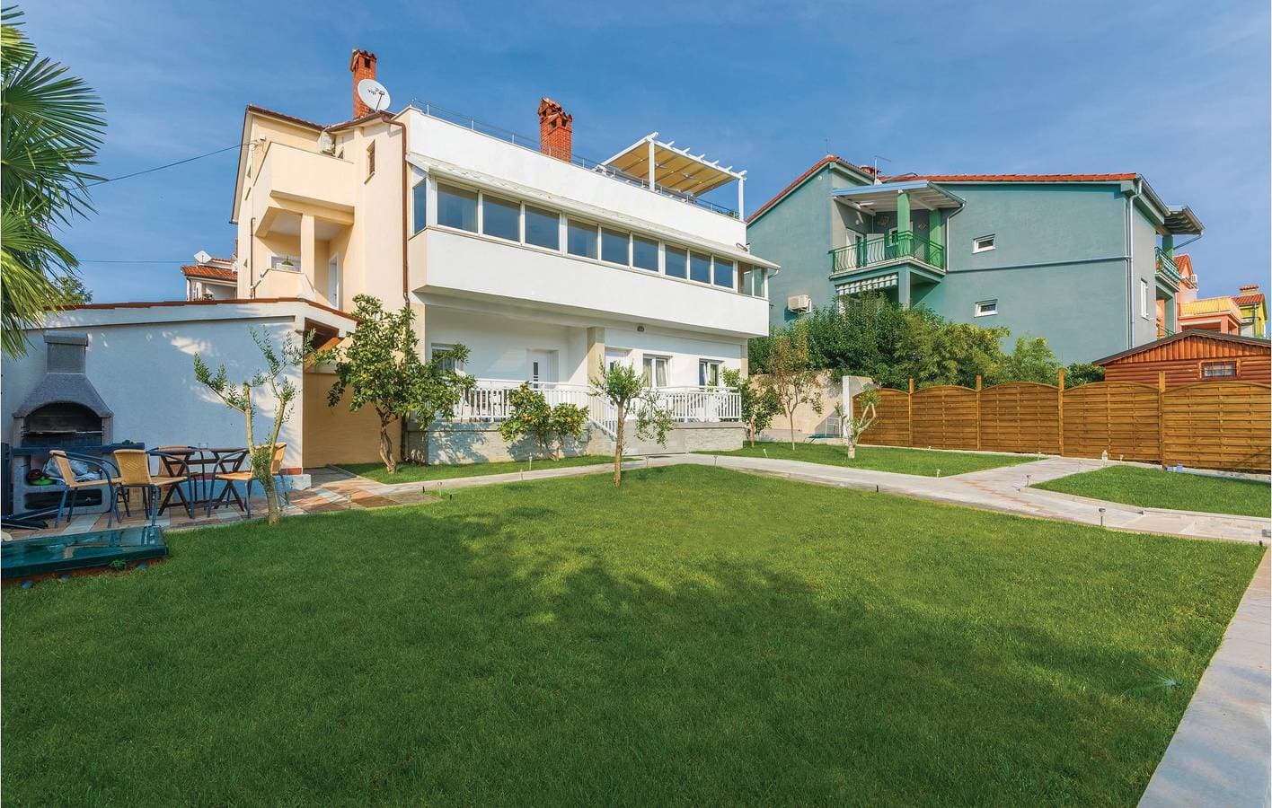 Foto 3 von 17: Charmantes Apartment mit Pool, WLAN und Terrasse – nur 700 m vom Strand entfernt!
