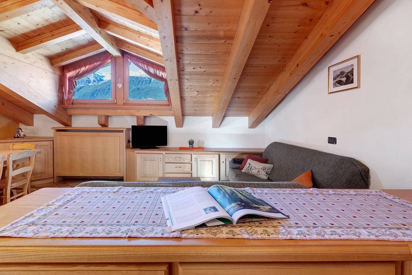 Foto 8 von 32: Apartment 'Mansarda Combo' mit Bergblick, Balkon und WLAN