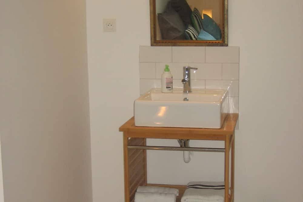 Foto 10 von 29: F1 modern, Klimaanlage, Parkplatz, WLAN, Terrasse, 2 Schritte vom Strand entfernt