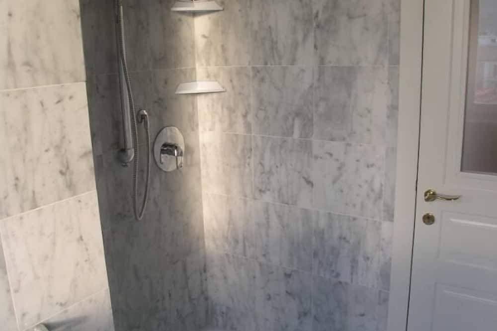 Foto 4 von 15: Schöne zentrale Wohnung mit Blick auf die Promenade.