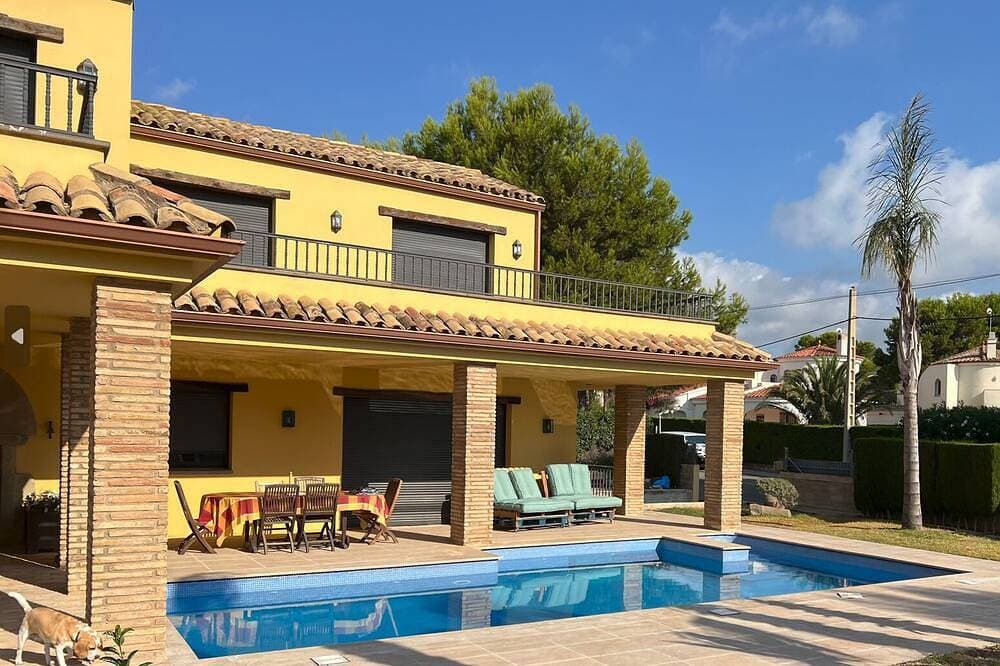 Family Home By The Sea 1