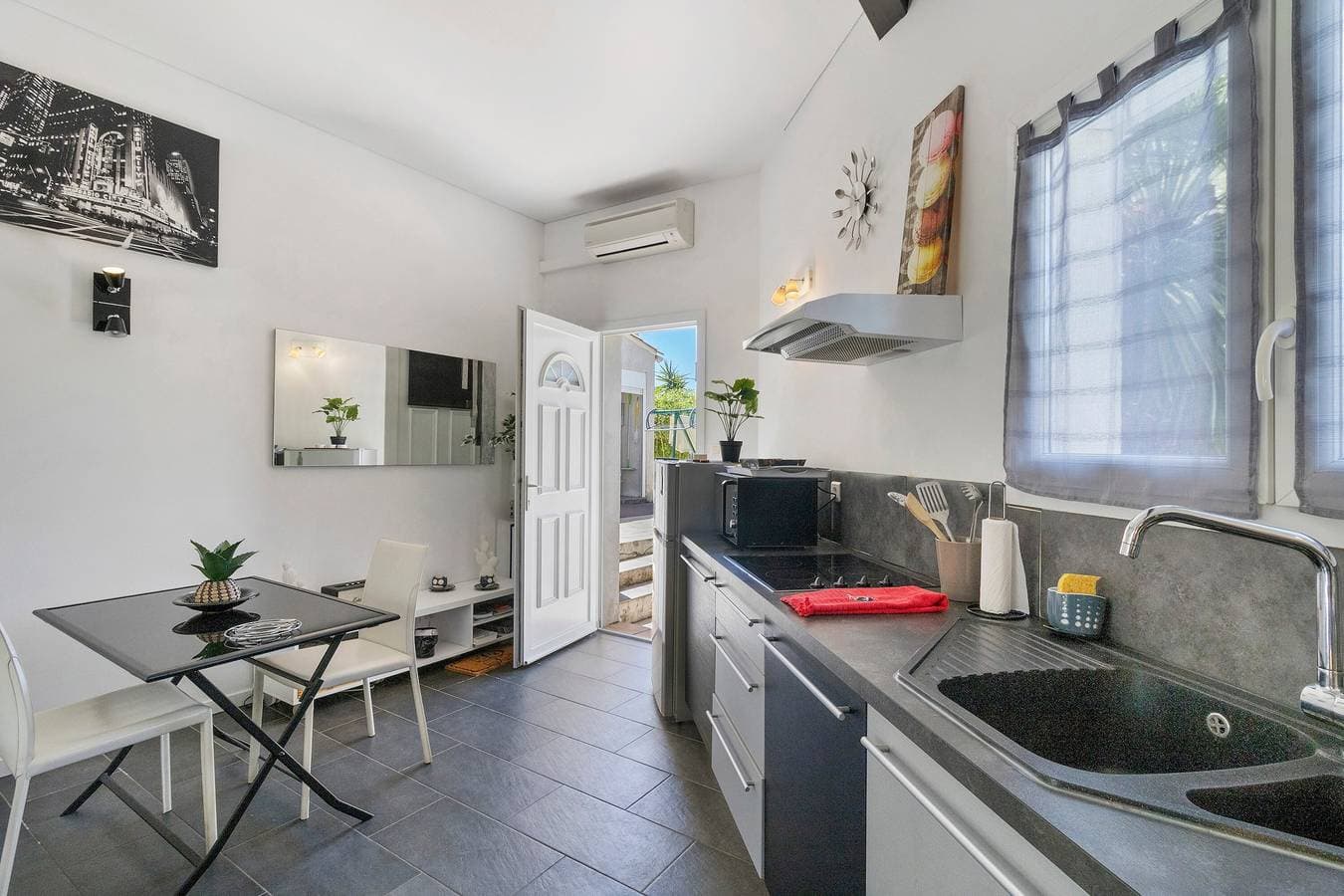 Foto 5 von 26: Studio-Apartment 'Les Oliviers' mit Meerblick, WLAN und Klimaanlage