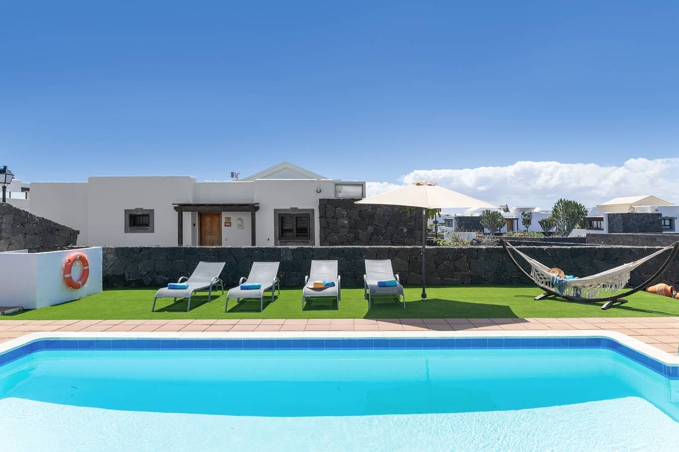 Foto 2 von 32: Ferienhaus Villa Ambar Cherry mit Meerblick, beheiztem Außenpool