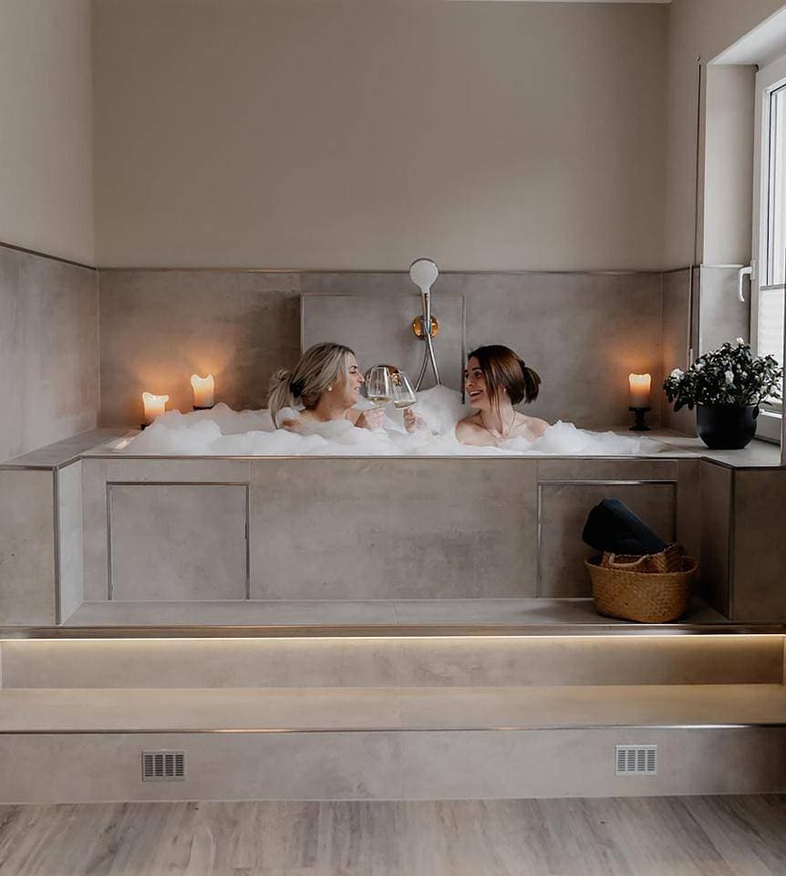Foto 6 von 10: Suite with Hot Tub