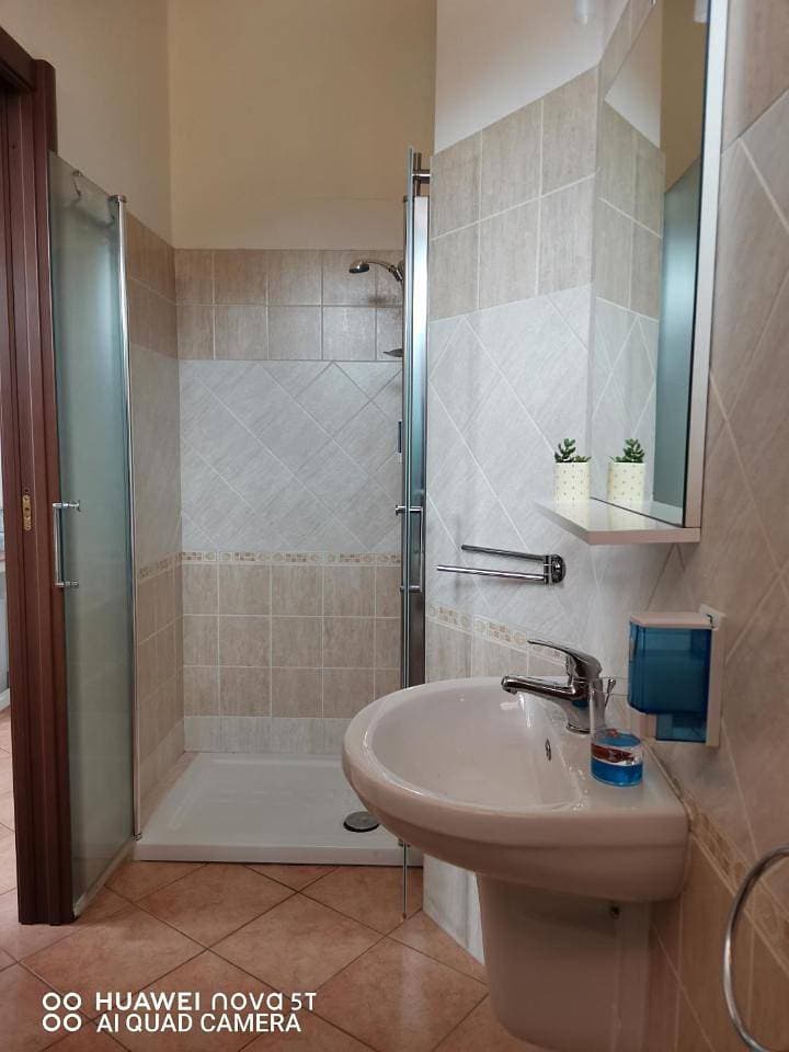 Foto 8 von 9: Double Room with Private Bathroom