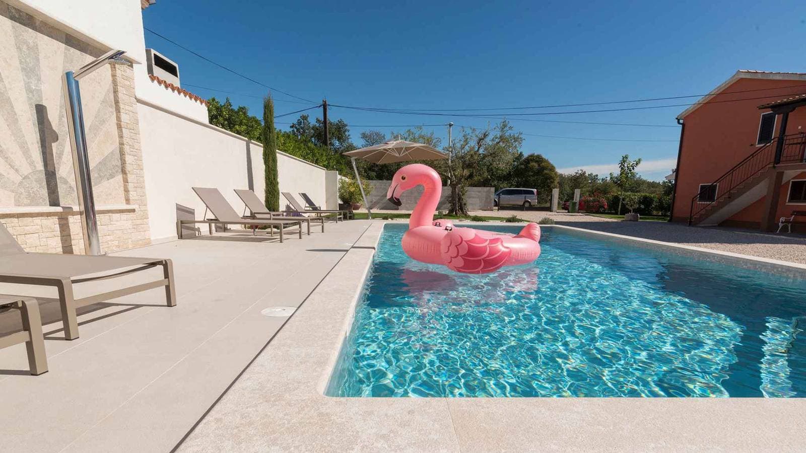 Foto 8 von 35: Villa mit Swimmingpool und Grill