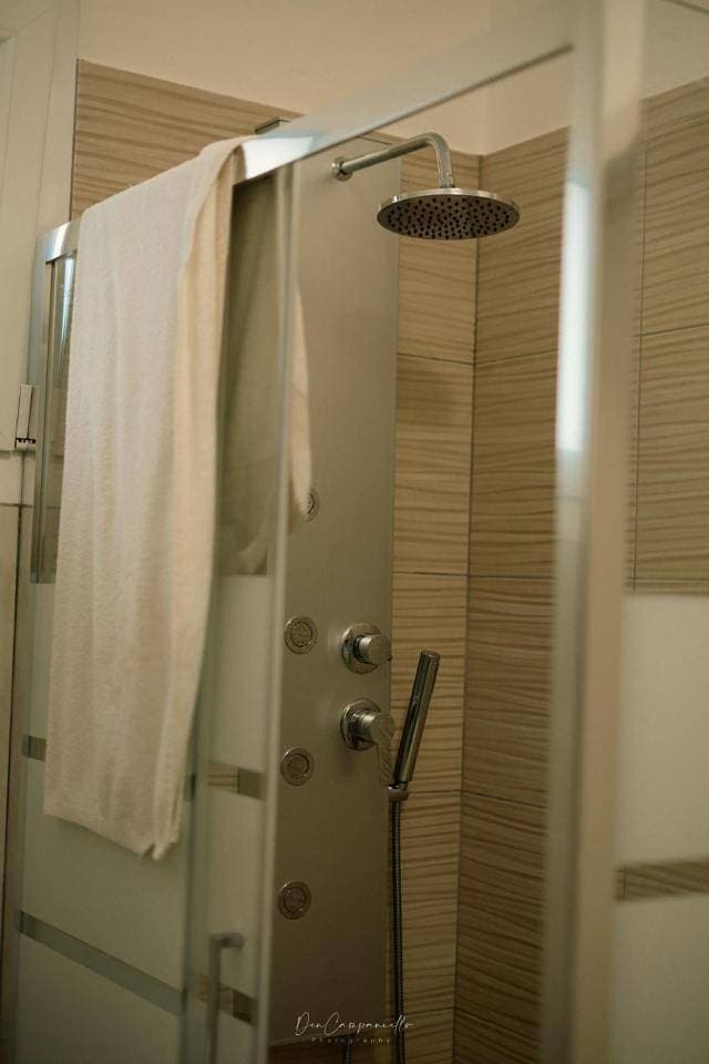 Foto 9 von 23: Family Room with Private Bathroom
