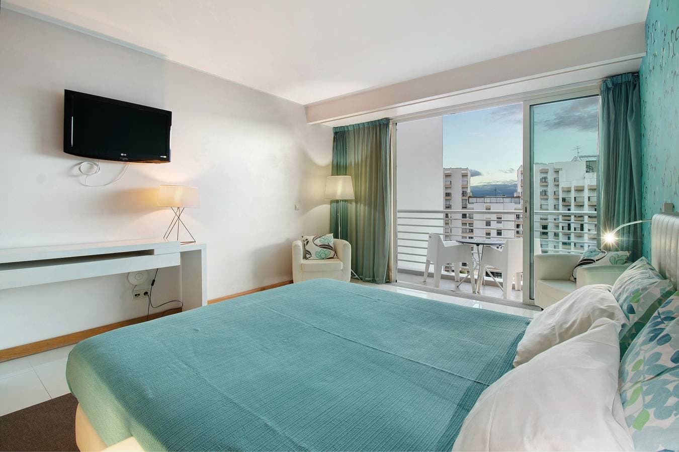Foto 5 von 16: Apartment 'Dfm Happy Days D - Funchal' mit Balkon, WLAN und Klimaanlage