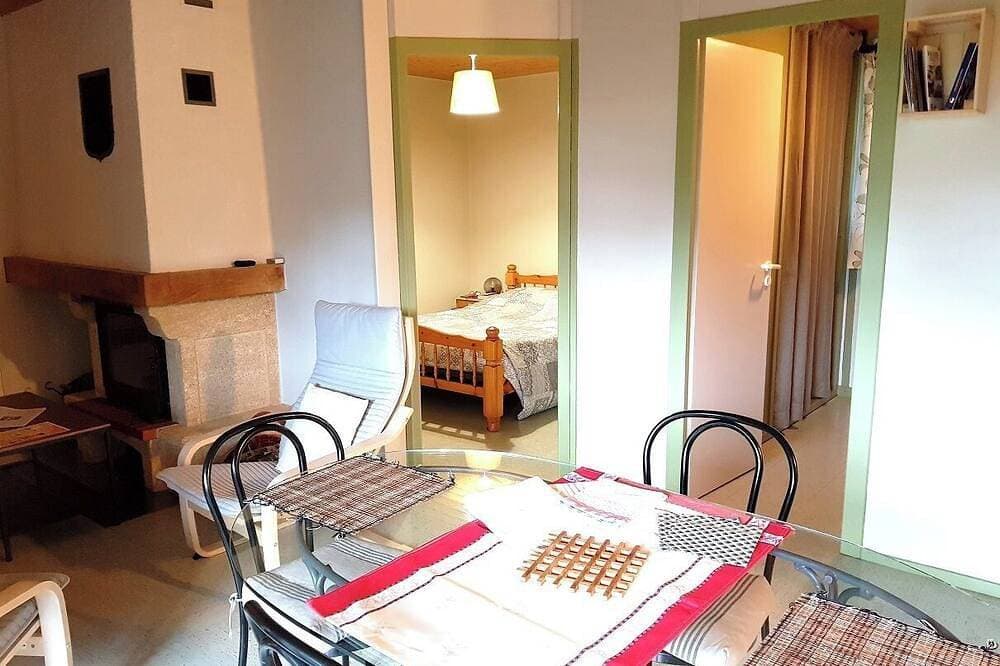 Foto 6 von 8: Chalet in a quiet wooded area 10 minutes from the village. Mountain view