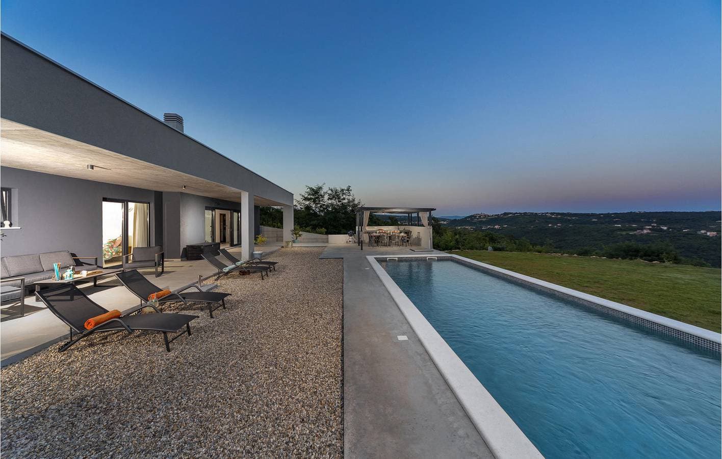 Foto 9 von 25: Geräumiges Apartment mit 1 Schlafzimmer, Pool, WLAN und Parkplatz in der Nähe des Zentrums von Raša