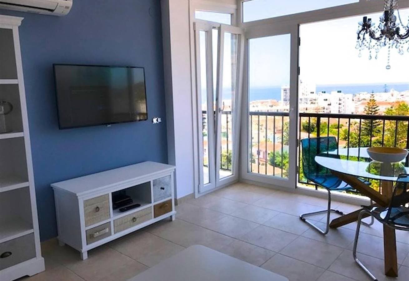 Foto 11 von 15: Wunderschöne Ferienwohnung 'Capri' mit Blick über Nerja und das Meer, Balkon, WLAN und Klimaanlage