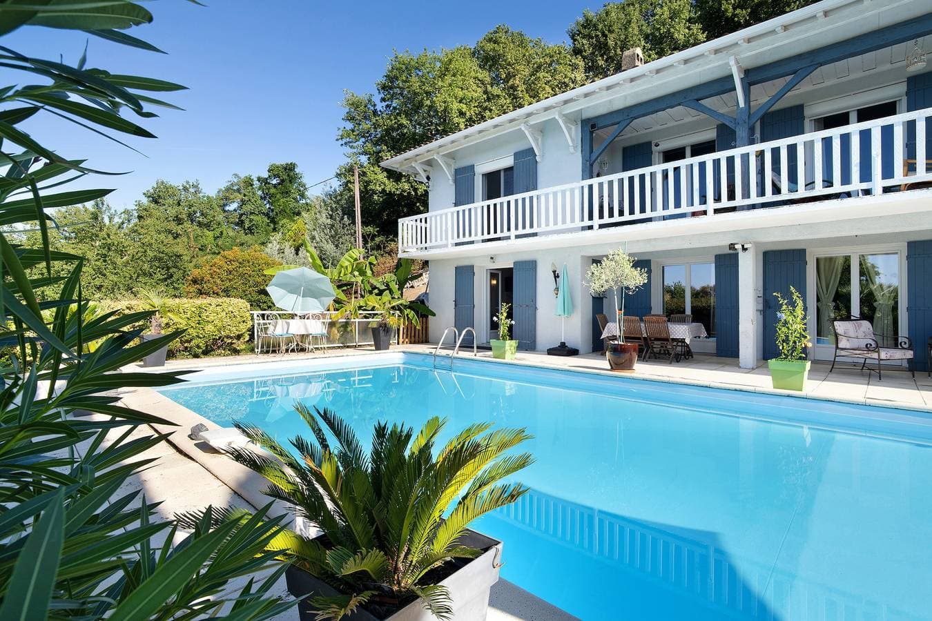 Maison Bleu Perigord 1