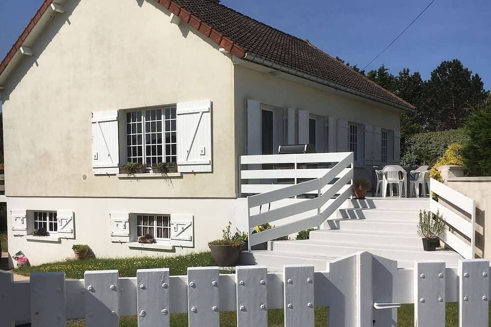 Beautiful sea view villa 50m from the beach at Le Home 1