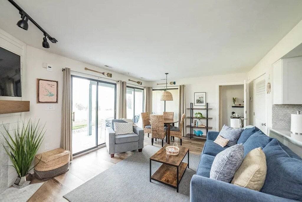 Foto 9 von 43: Tranquility Cove at Smith Mountain Lake —Your Home Away From Home!