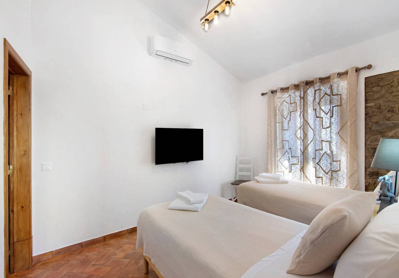 Foto 7 von 35: Kleines Zimmer mit Bergblick, WLAN und Klimaanlage