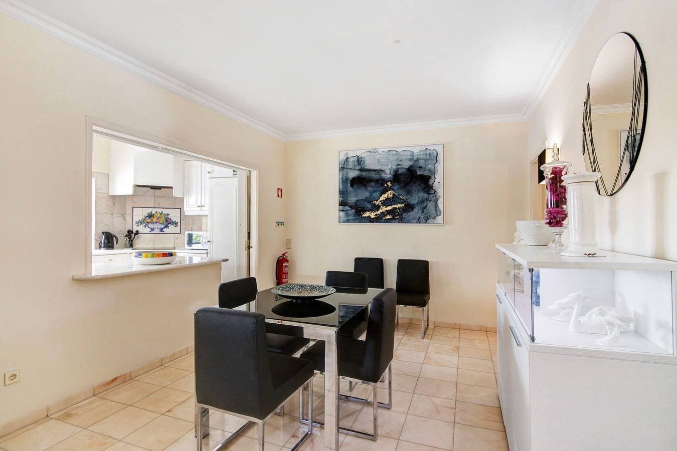 Foto 10 von 31: Ferienwohnung 'Tennis View' mit privatem Pool, Wi-Fi und Klimaanlage