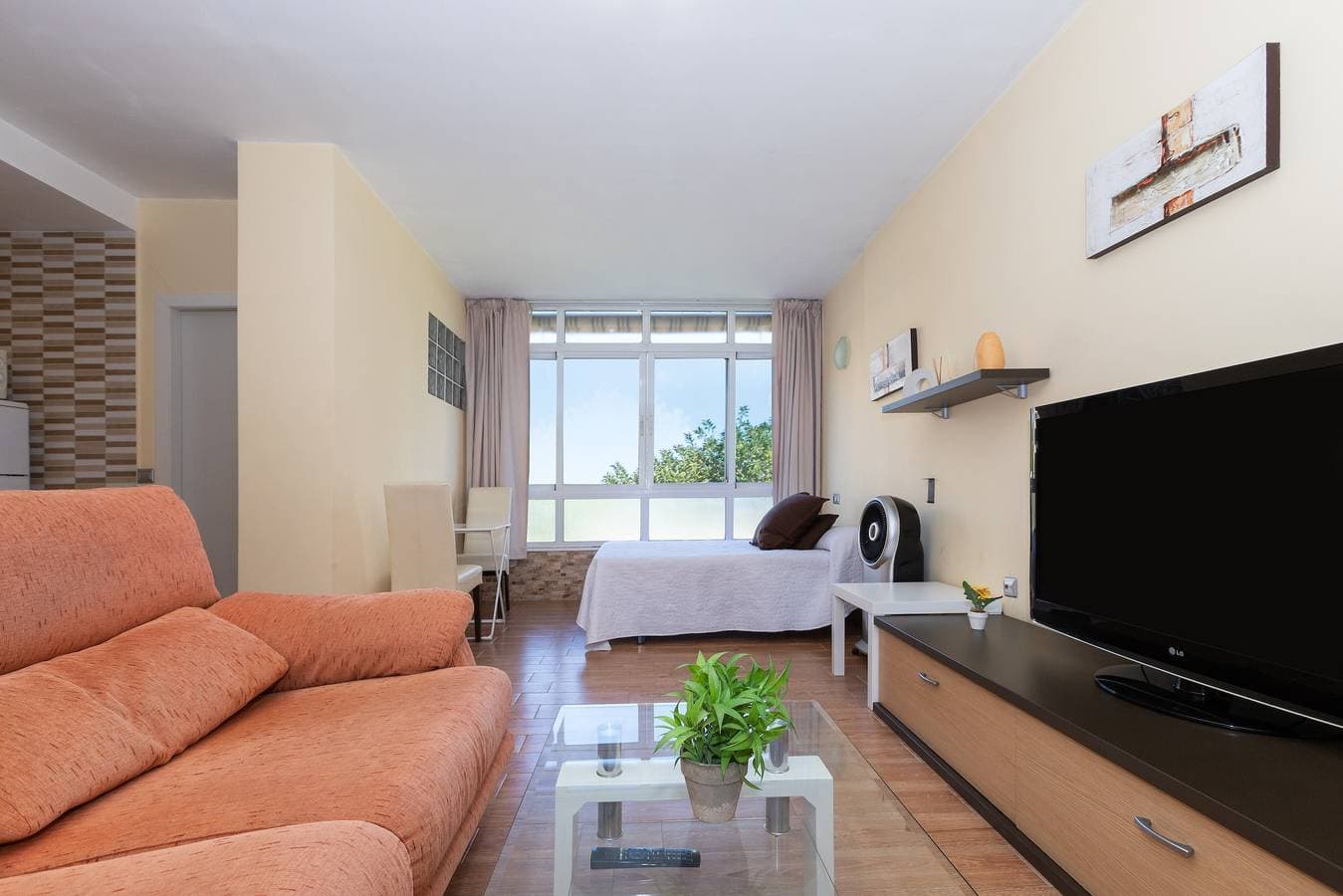 Foto 12 von 22: Einzimmerapartment 'Torremolinos' mit Gemeinschaftspool, Gemeinschaftsgarten und WLAN