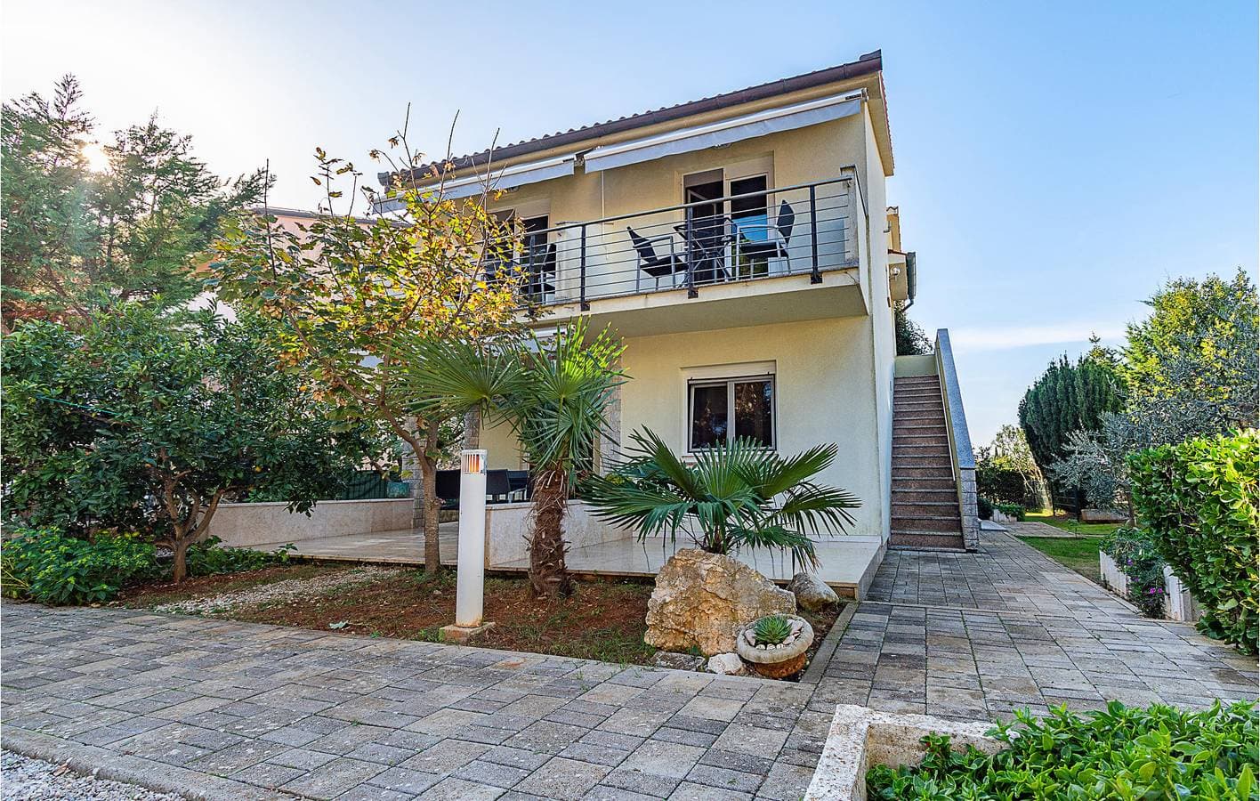 Charmantes Apartment mit WLAN und Terrasse, in der Nähe des Strandes Bijela 1