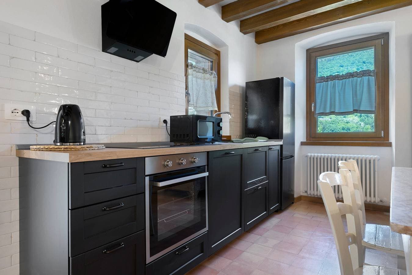 Foto 6 von 32: Casa Zucchelli, Garda Trentino: Burgblick, Privater Garten, bis 8 Personen