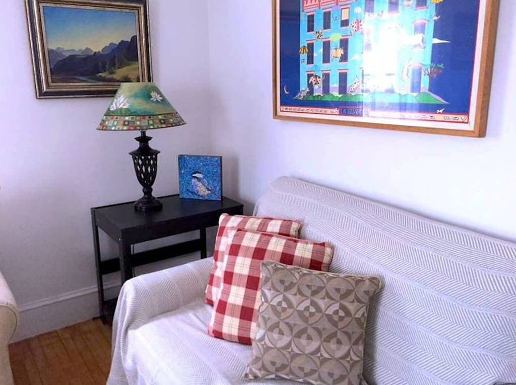 The Old Charm of Cozy Victorian in downtown 1