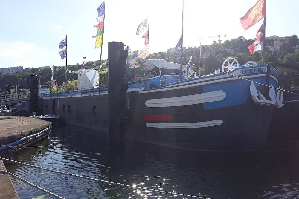 Foto 6 von 11: Atypical Comfort Room On A Barge On The River Saone