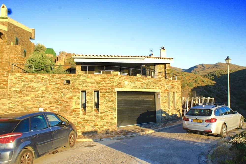 Foto 9 von 21: Ein charmantes Einfamilienhaus mit privatem Pool in Cadaques mit Meerblick.