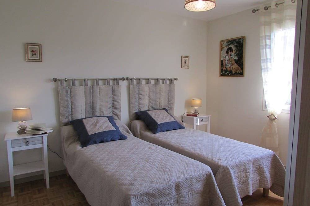 Foto 3 von 25: Im Perigord Noir Le Bugue Villa \"eingestuftes 3 ***\" in einem zur Schau getragenen und geblühten Garten.