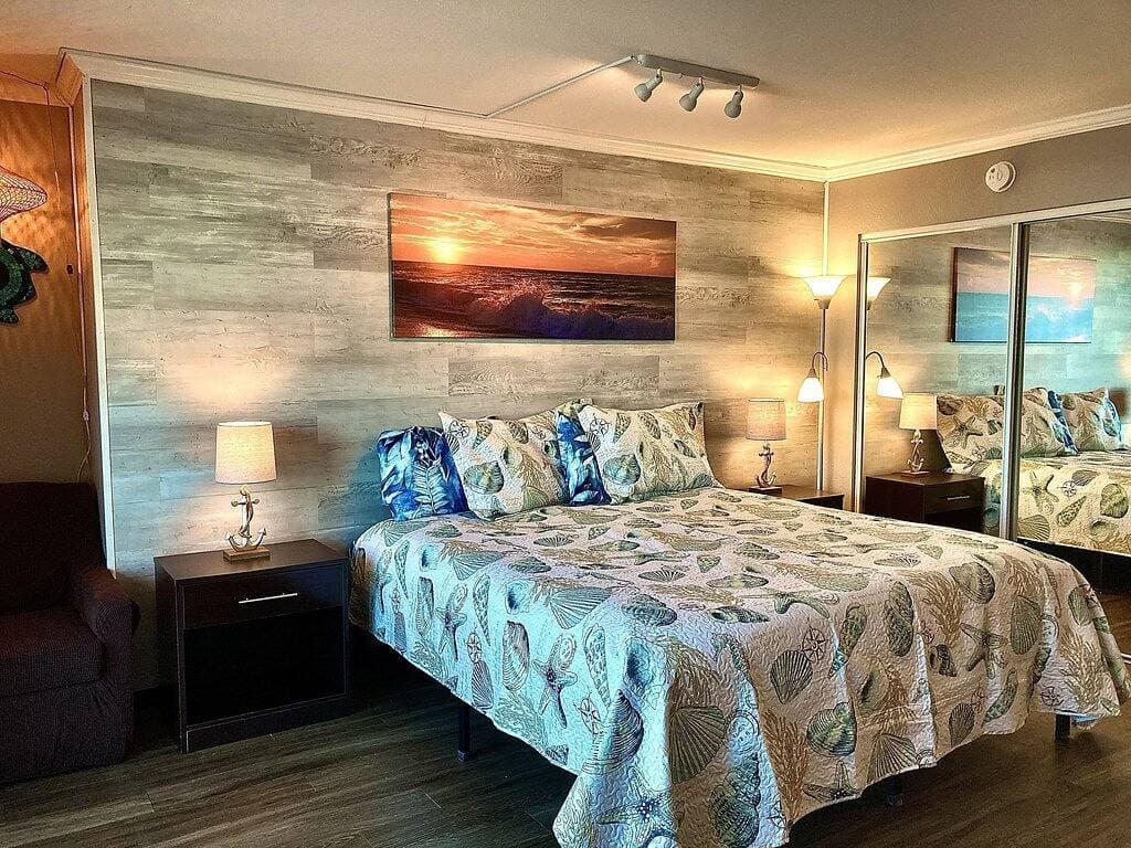Foto 12 von 47: No Cleaning Fee! Studio, Oceanfront View, King Bed, Wow ratings!