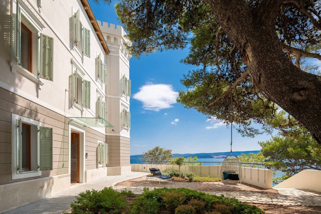 Foto 11 von 73: Luxury Beachfront Villa Sea Palace Omis with Pool