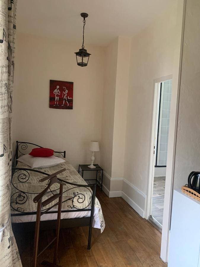 Foto 2 von 7: Triple Room with Private Bathroom