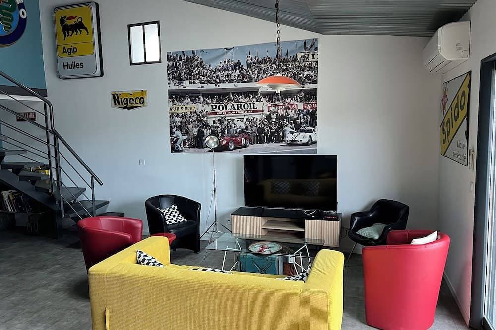 Foto 10 von 24: In der Loft Garage mit Schwimmbad