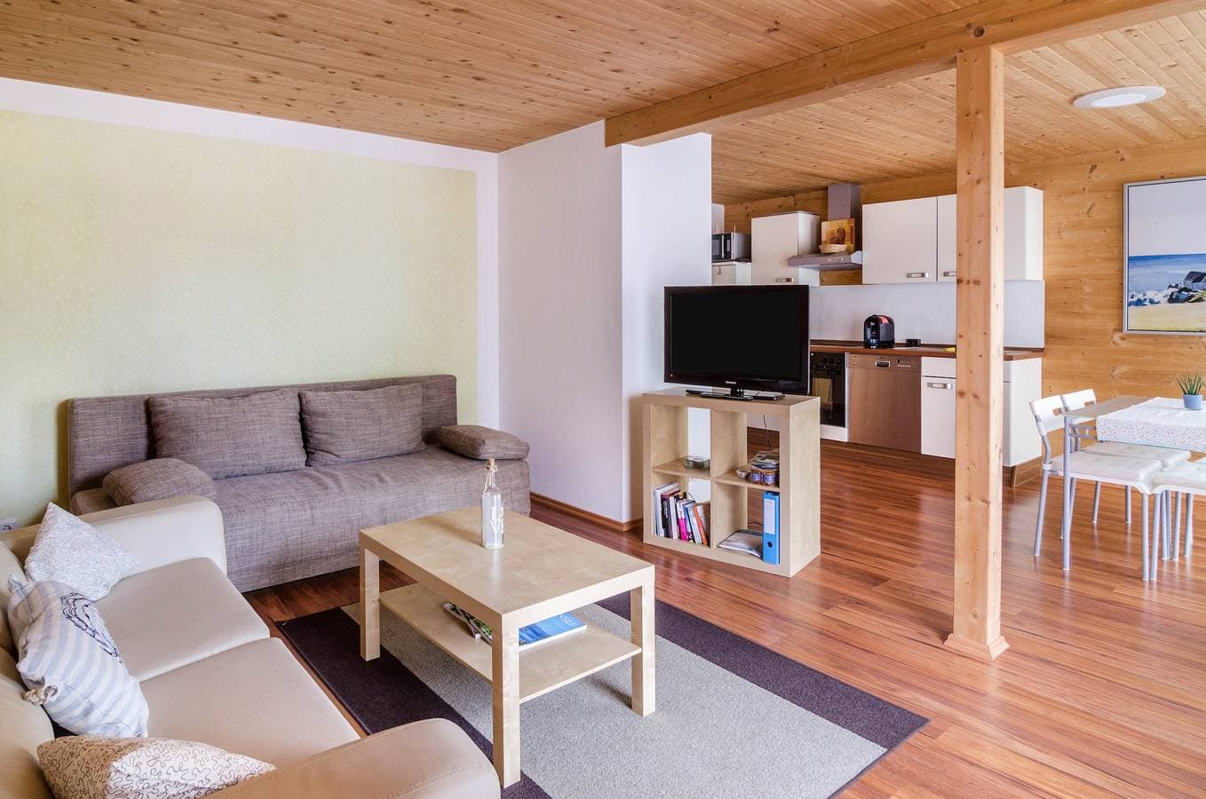 Foto 2 von 23: Ferienwohnung "Untergeschoss" mit WLAN, Terrasse & Garten