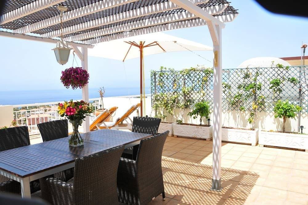 Foto 12 von 16: Apartment mit großer Dachterrasse und Panoramablick auf das Meer