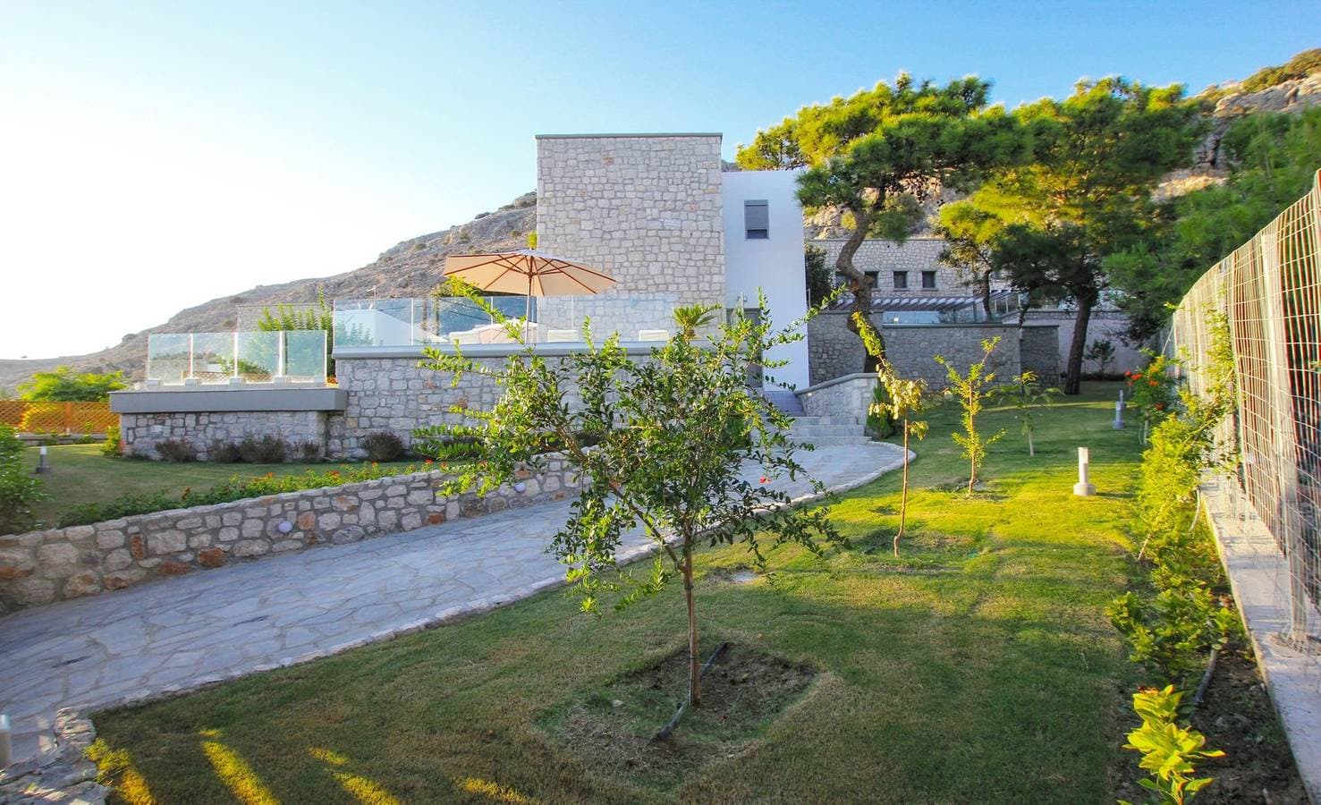 Foto 13 von 30: Executive Rhodes Villa | Villa Luciana | 3 Bedroom with Sea Views | Pefkos