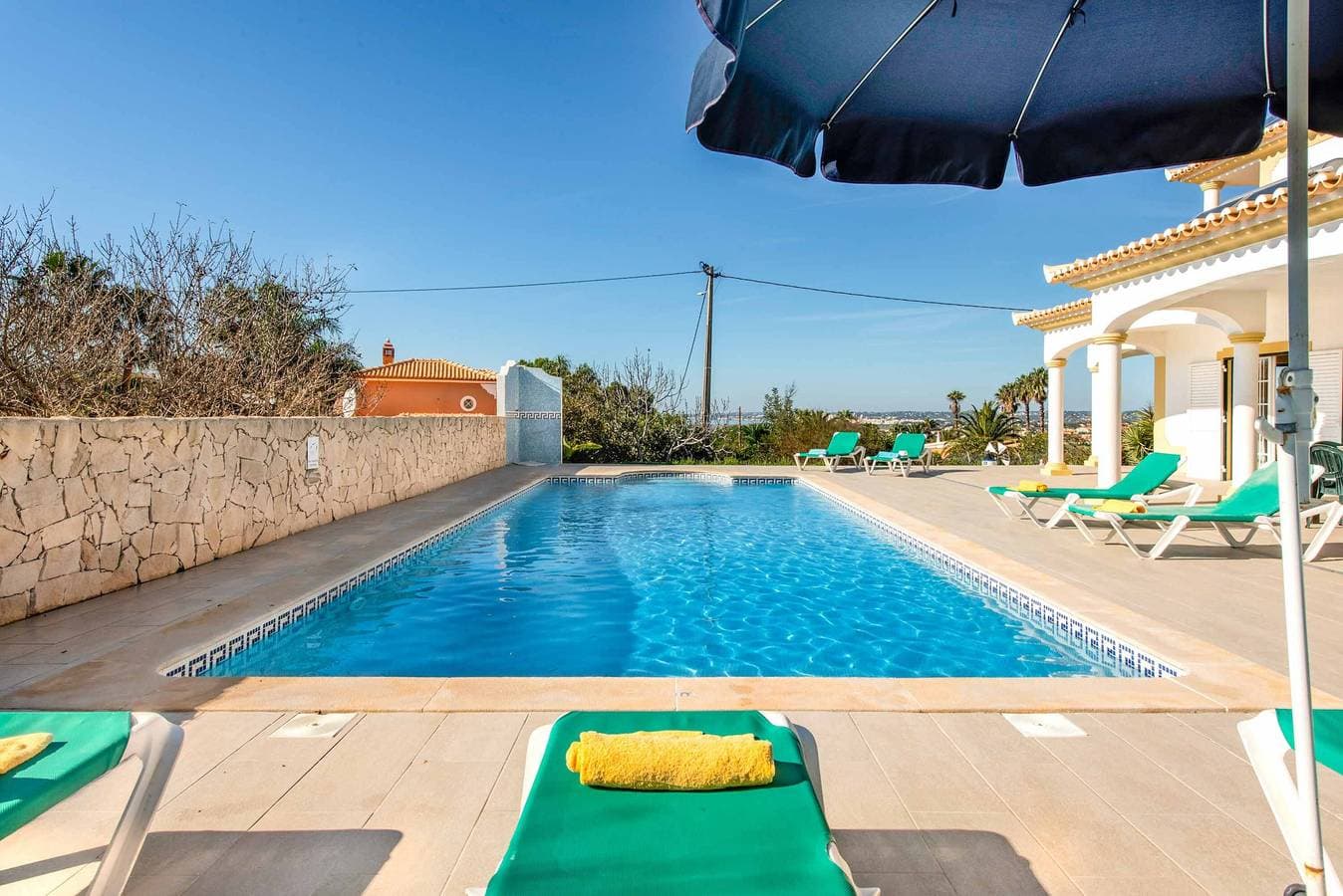 Foto 2 von 37: Villa für 8 Personen mit Terrasse
