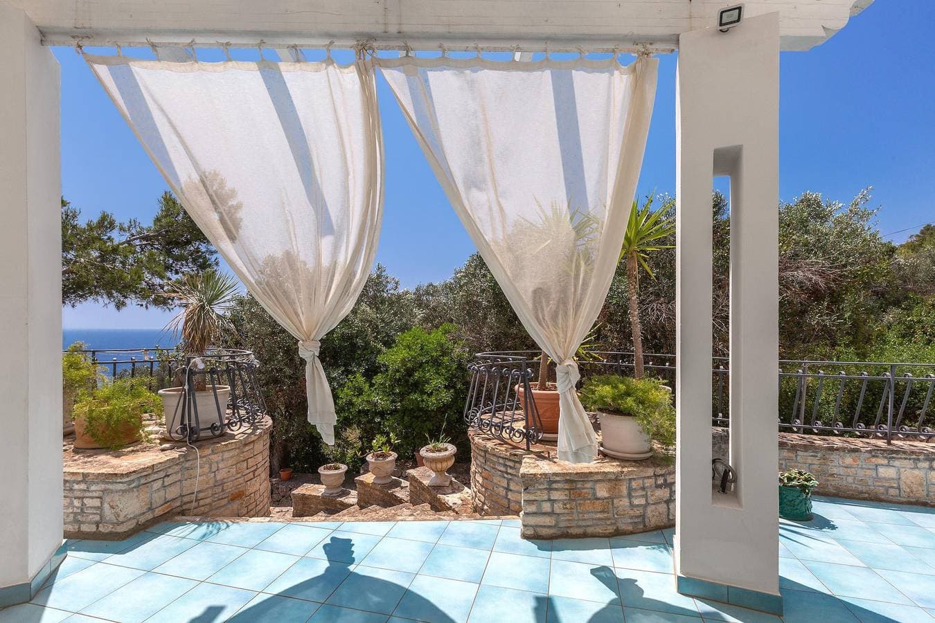 Foto 7 von 65: Villa für 8 Personen mit Terrasse