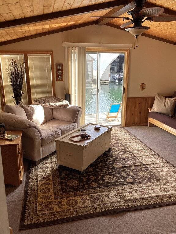 Foto 4 von 16: Cozy Float House in Bayview Idaho
