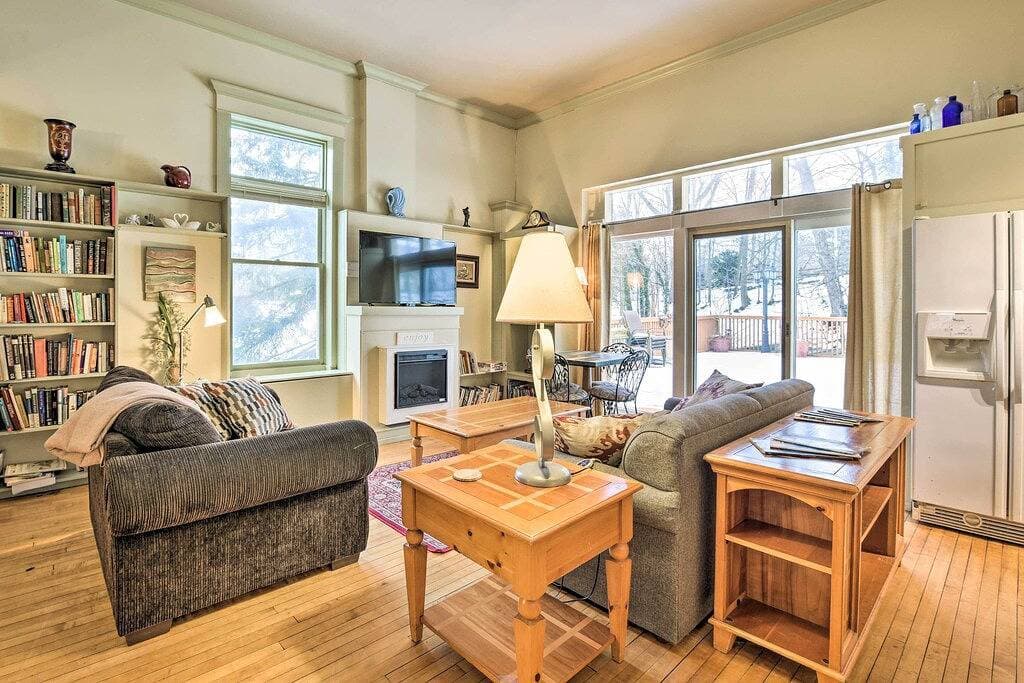 Foto 11 von 24: Charming Saugatuck Condo mit eigenem Deck!