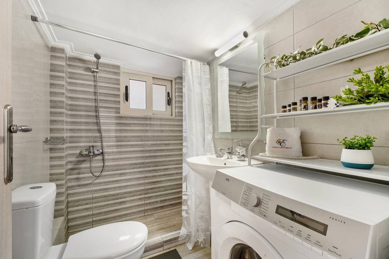 Foto 13 von 26: Ferienwohnung "Evagelia Luxury 2" mit Meerblick, Gemeinschaftspool und WLAN