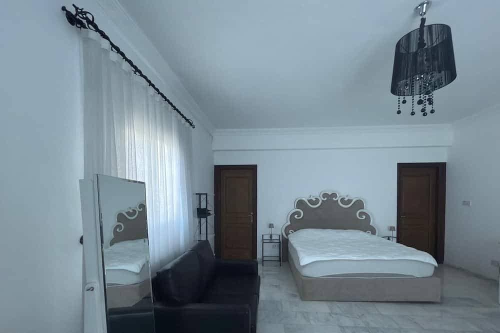 Foto 3 von 30: Geräumige Villa mit 4 Schlafzimmern, privatem Pool und großem Garten, Bellapais.