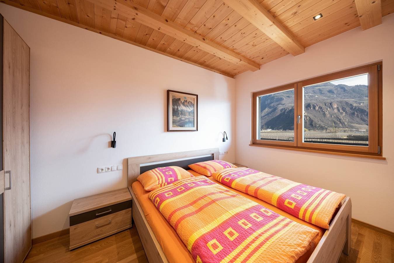 Foto 8 von 25: Helle Ferienwohnung "1 Weger" mit Panoramablick auf die Berge, WLAN & Balkon